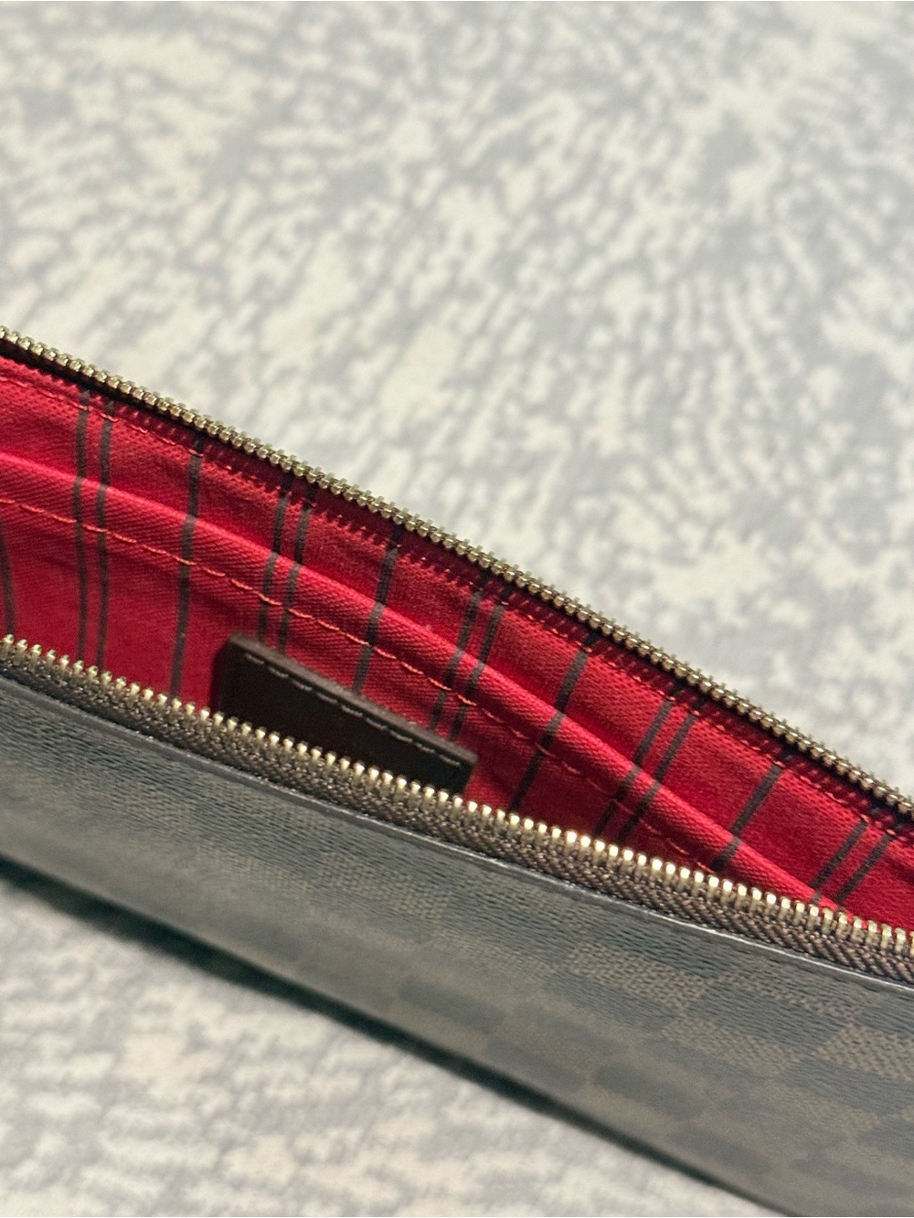 Louis Vuitton /// Damier Ebene Wristlet / Pochette - Picture 7 of 9